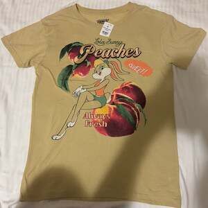 Lola Bunny Peaches Sweet Looney Tunes T-Shirt, Tan, Size Medium